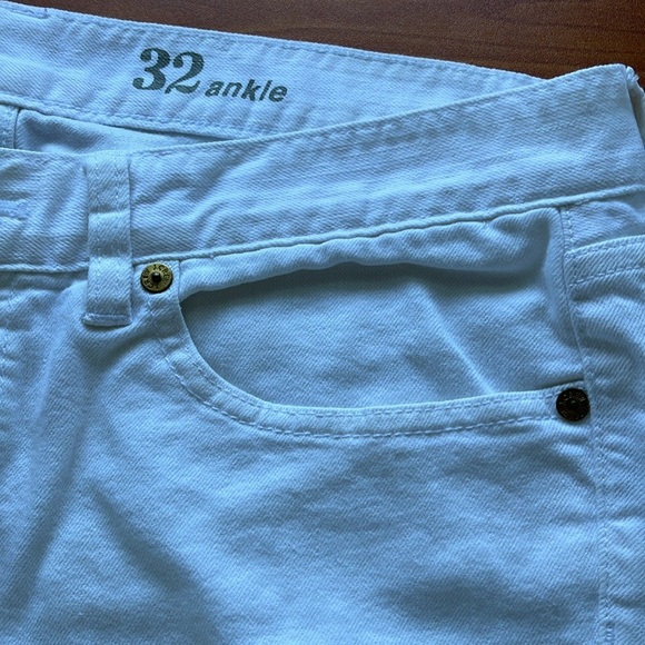 J.CREW Women's Toothpick Jeans. Winter White. Size 32 - Picture 5 of 10